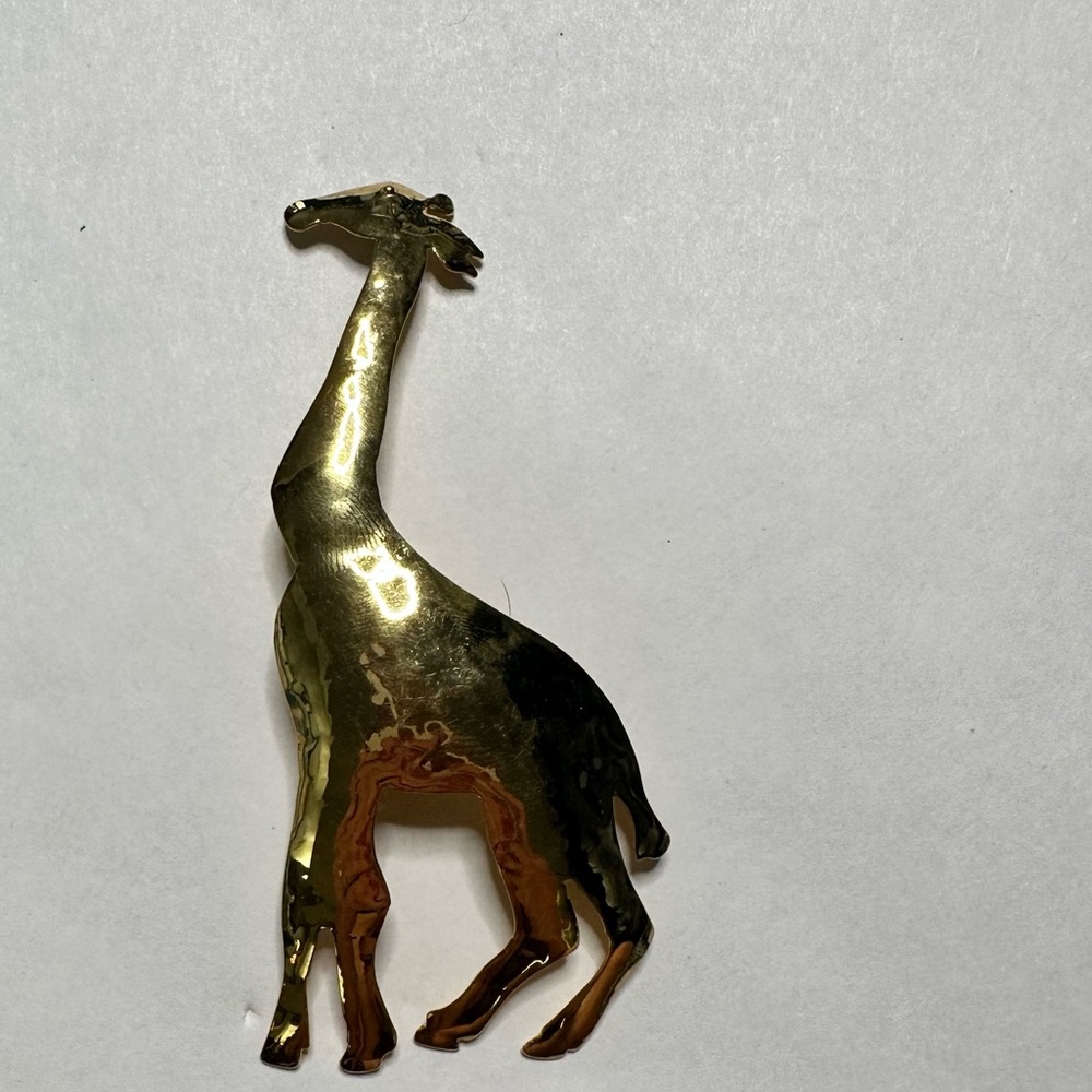 Ladies vintage gold tone Giraffe‎ brooch pin